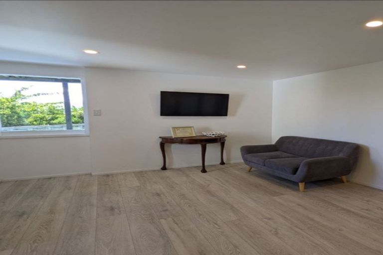 Photo of property in 24 Dominica Crescent, Grenada Village, Wellington, 6037