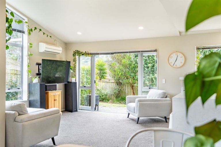 Photo of property in 31 Te Puia Drive, Aotea, Porirua, 5024