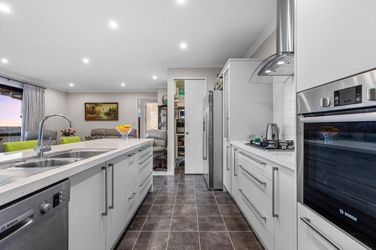 Photo of property in 14 Mervyn Place, Ohauiti, Tauranga, 3112