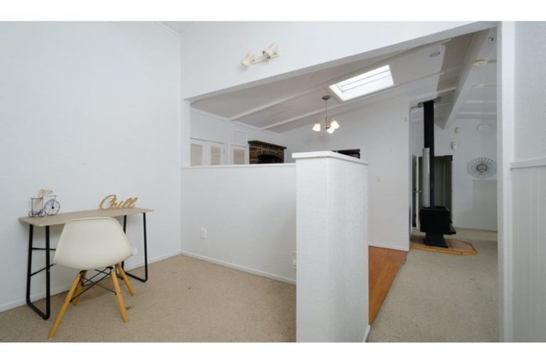 Photo of property in 22 Vina Place, Massey, Auckland, 0614