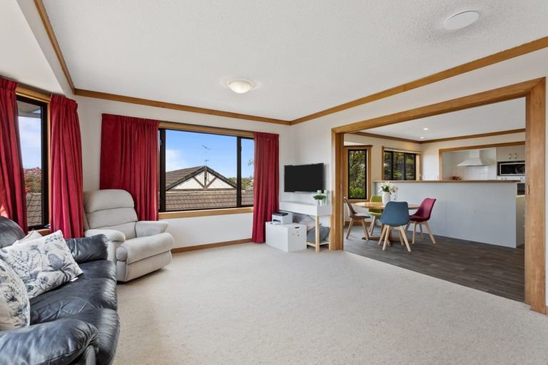 Photo of property in 1/126 Carlisle Road, Browns Bay, Auckland, 0632