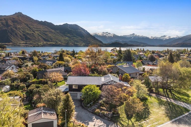 Photo of property in 31 Kowhai Drive, Wanaka, 9305