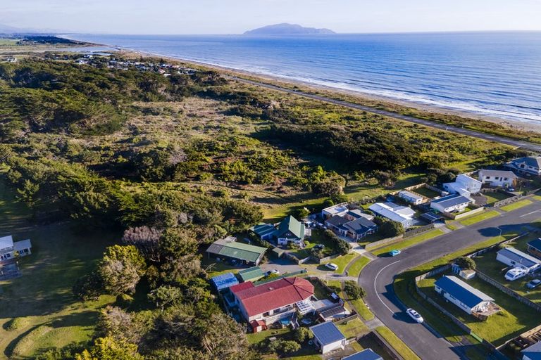 Photo of property in 24 Scott Avenue, Otaki Beach, Otaki, 5512