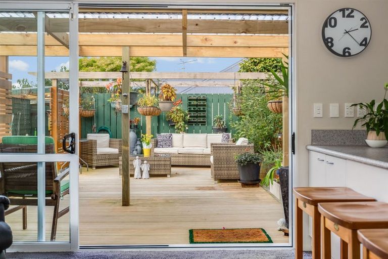 Photo of property in 63 The Drive, Tawa, Wellington, 5028