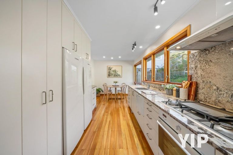 Photo of property in 10 Omega Street, Newlands, Wellington, 6037