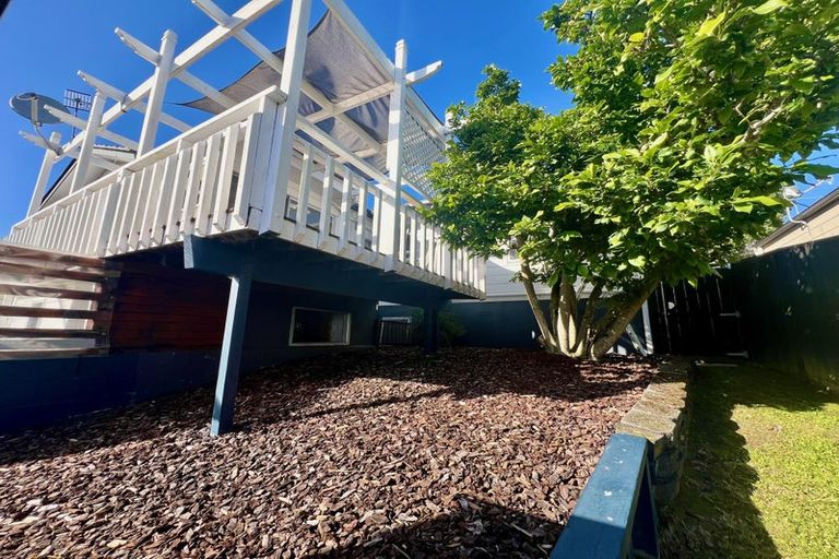 Photo of property in 27 Halberg Street, Glenfield, Auckland, 0629