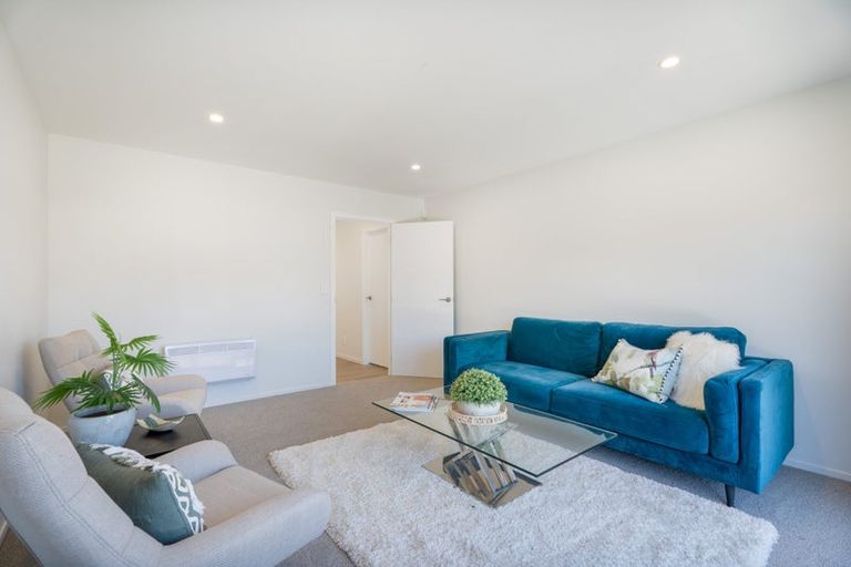 Photo of property in 41 Farnworth Terrace, Glenside, Wellington, 6037