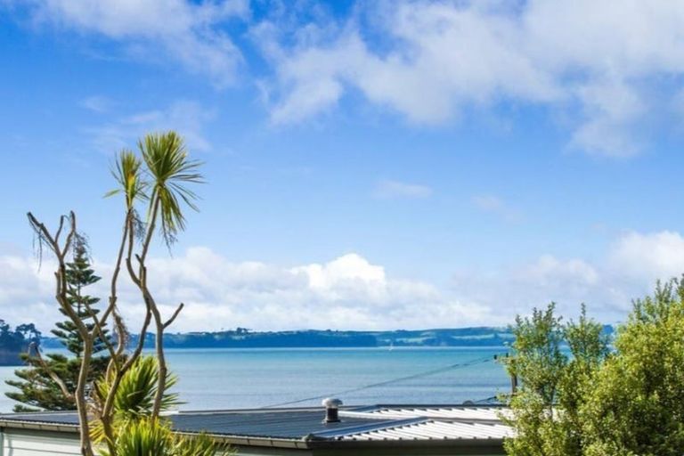 Photo of property in 3 Beulah Avenue, Rothesay Bay, Auckland, 0630