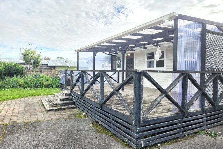Photo of property in 12 Cargill Street, Papakura, 2110