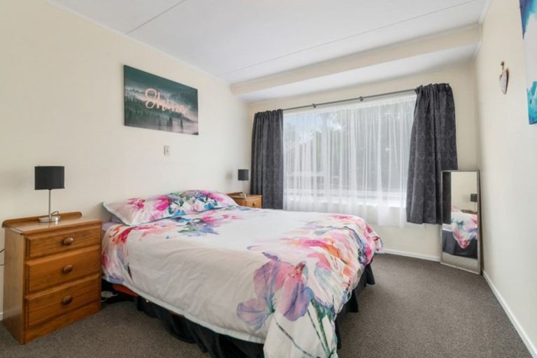 Photo of property in 9 Waihi Place, Westbrook, Palmerston North, 4412