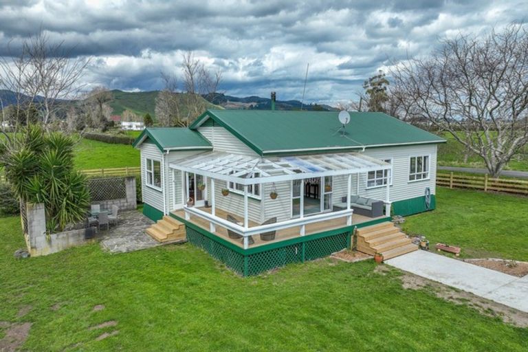 Photo of property in 68 Cadman Road, Dannevirke, 4930