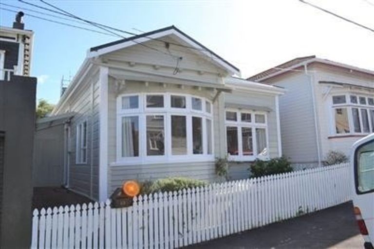 Photo of property in 43 Roxburgh Street, Mount Victoria, Wellington, 6011