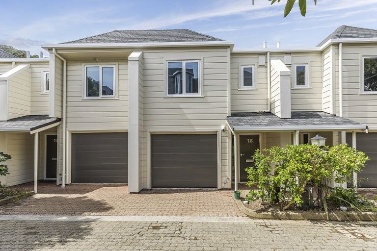 Photo of property in 16 Lawson Place, Mount Victoria, Wellington, 6011