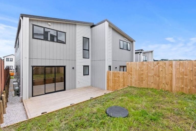 Photo of property in 5a Frontier Lane, Flat Bush, Auckland, 2019