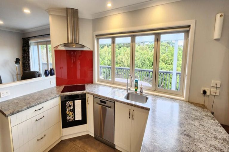 Photo of property in 9a Larsen Place, Merrilands, New Plymouth, 4312