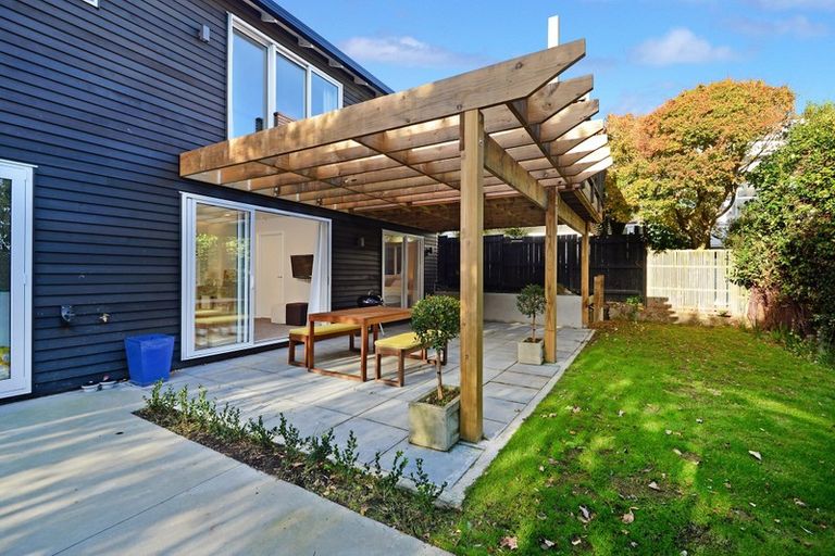 Photo of property in 2/31 Heathcote Road, Castor Bay, Auckland, 0620