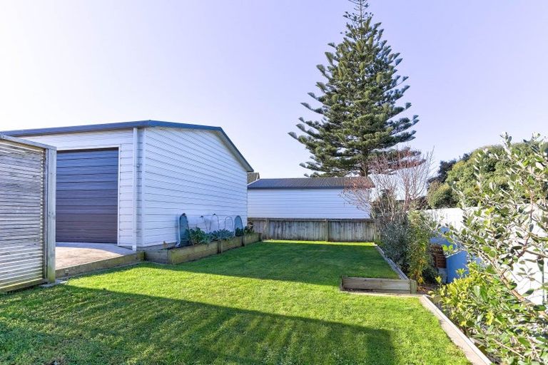 Photo of property in 11a Ashton Terrace, Castlecliff, Whanganui, 4501