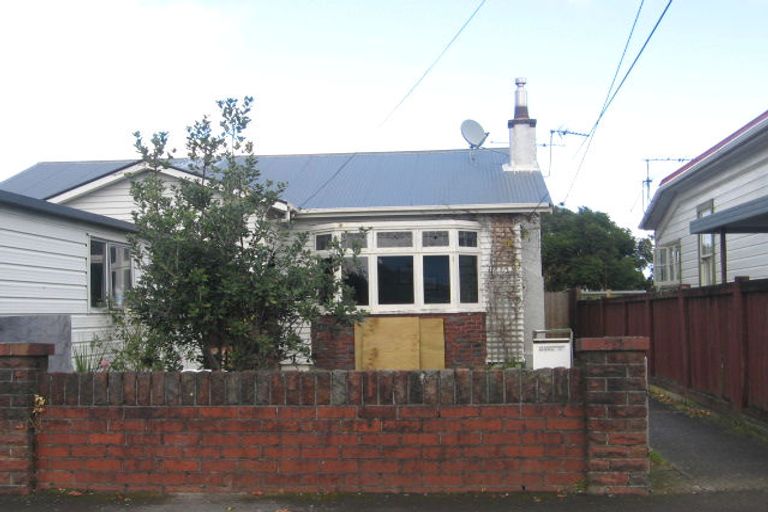 Photo of property in 143 Whites Line East, Waiwhetu, Lower Hutt, 5010