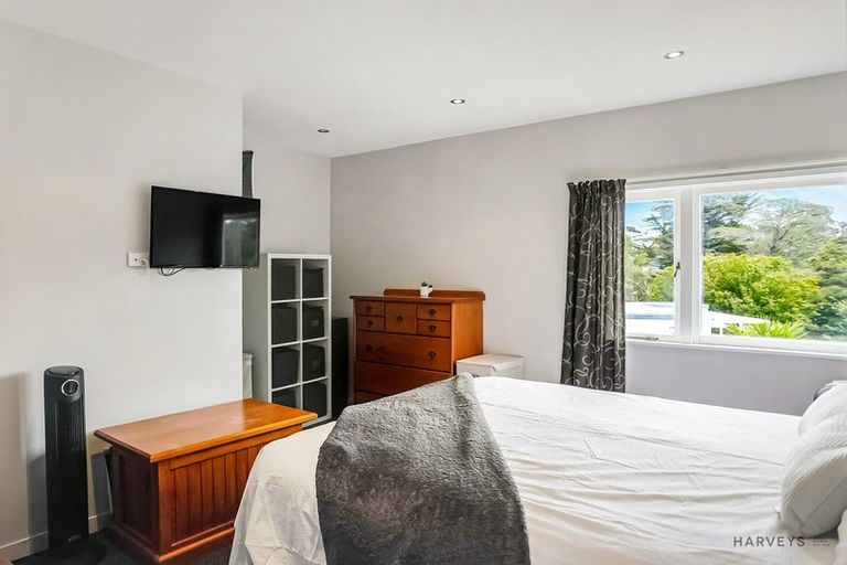 Photo of property in 14 Fairmount Road, Titirangi, Auckland, 0604