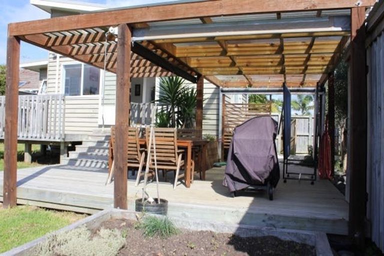 Photo of property in 64 Beach Haven Road, Beach Haven, Auckland, 0626