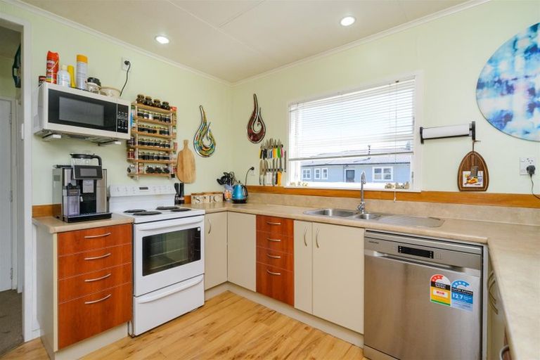 Photo of property in 28 Alexandra Street, Marton, 4710