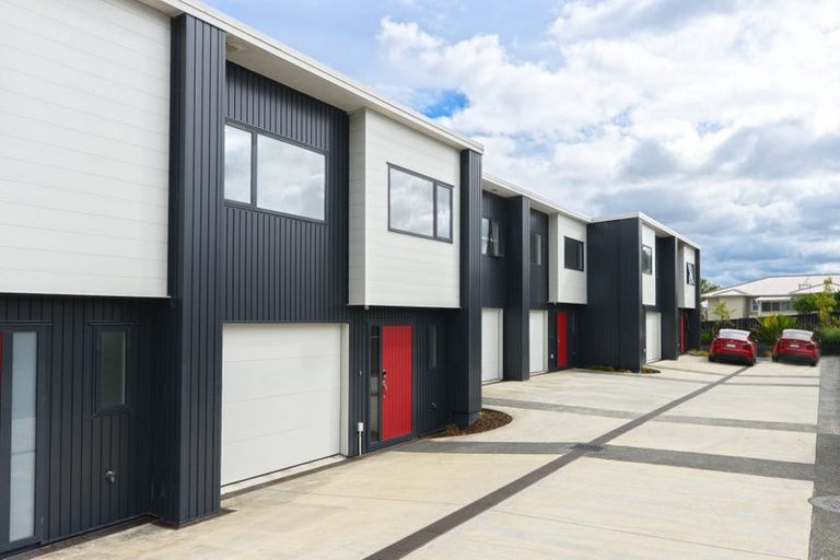 Photo of property in 19d Tawa Road, Te Atatu Peninsula, Auckland, 0610