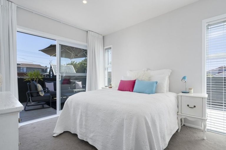 Photo of property in 3 Kitchener Terrace, Moturoa, New Plymouth, 4310