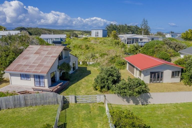 Photo of property in 10 Trafalgar Street, Foxton Beach, Foxton, 4815