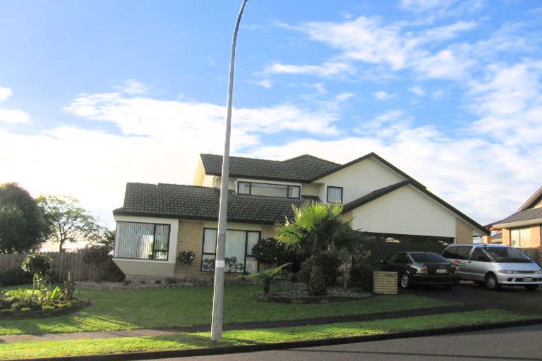 Photo of property in 10 Capistrano Mews, Goodwood Heights, Auckland, 2105