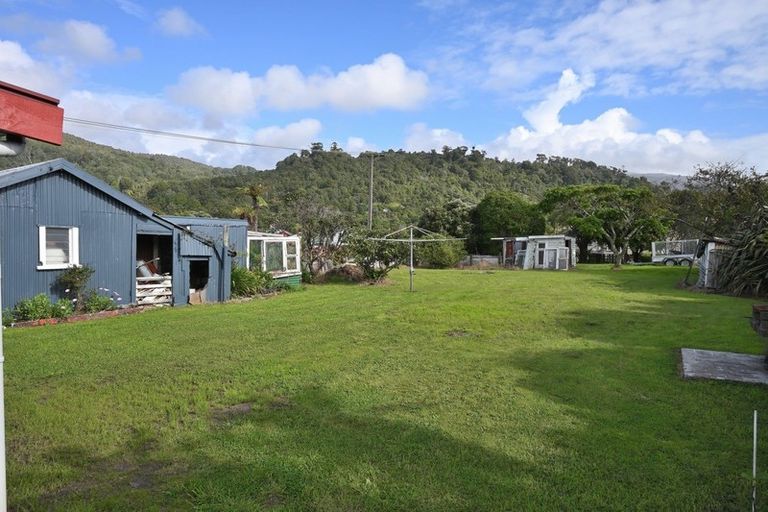 Photo of property in 10 Greenfield Street, Hector, 7822