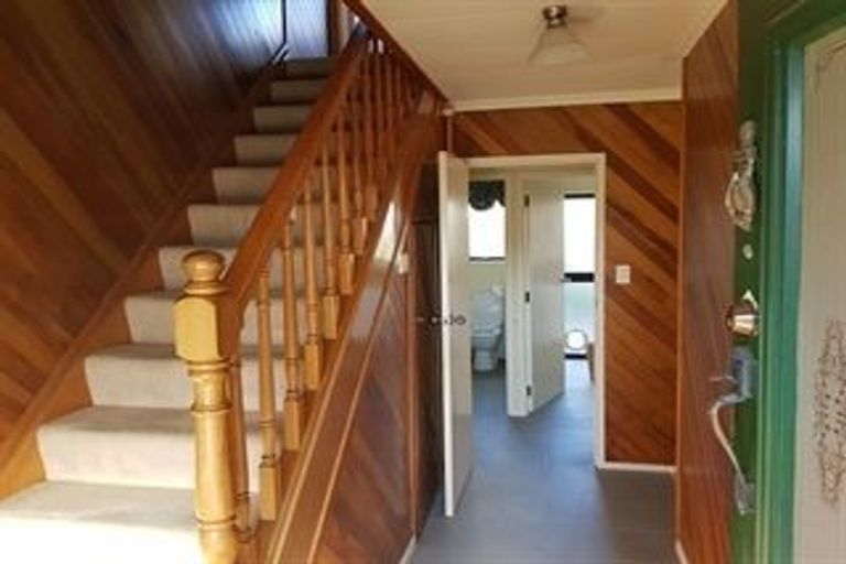 Photo of property in 14 Chablis Place, Henderson, Auckland, 0612