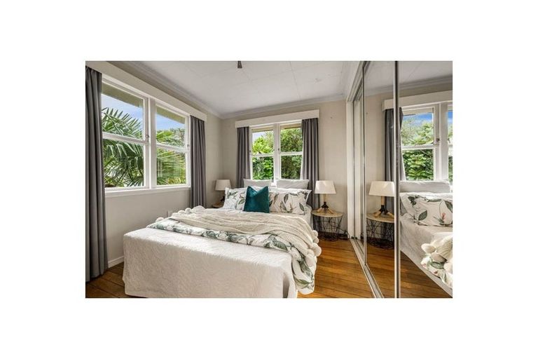 Photo of property in 628 Whangaparaoa Road, Stanmore Bay, Whangaparaoa, 0932