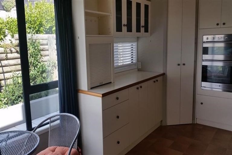 Photo of property in 20 Drayton Drive, Mount Pleasant, Christchurch, 8081