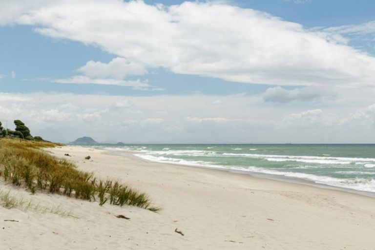 Photo of property in 141 Karewa Parade, Papamoa Beach, Papamoa, 3118