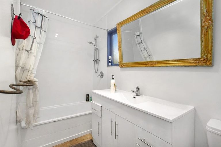 Photo of property in 44b Cross Street, Raglan, 3225