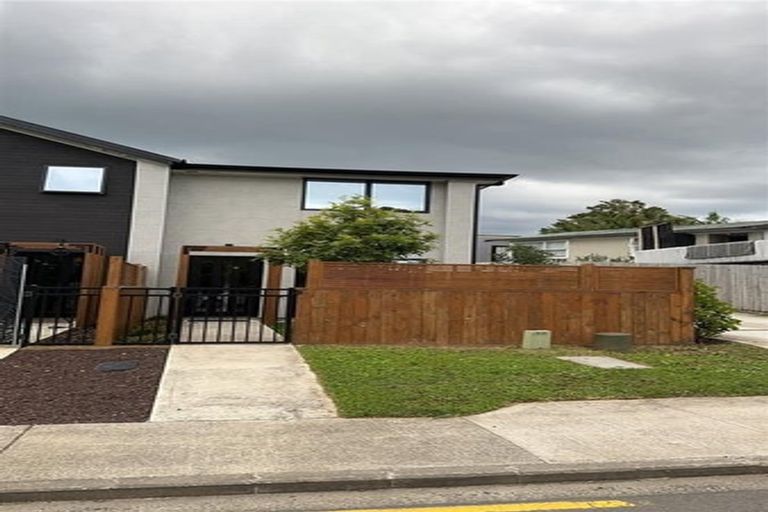 Photo of property in 86b Vodanovich Road, Te Atatu South, Auckland, 0610
