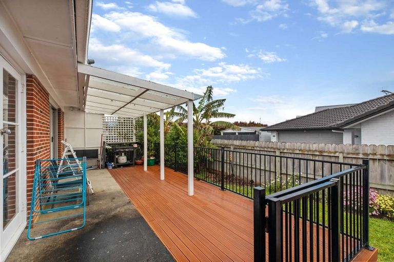 Photo of property in 128 Edgewater Drive, Pakuranga, Auckland, 2010