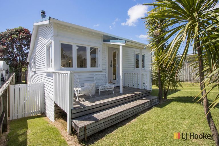 Photo of property in 18 Marine Avenue, Waihi Beach, 3611