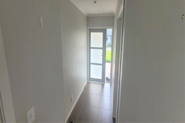 Photo of property in 35 Motukaraka Point, Pauatahanui, Porirua, 5381