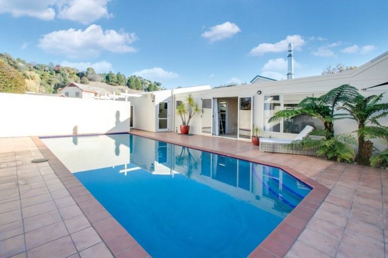 Photo of property in 3 Moana Place, Taradale, Napier, 4112