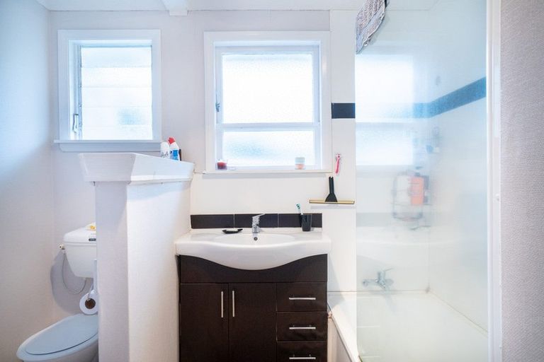 Photo of property in 5 Hartley Place, Awapuni, Palmerston North, 4412