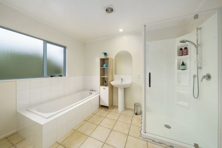 Photo of property in 60 Navigation Drive, Whitby, Porirua, 5024