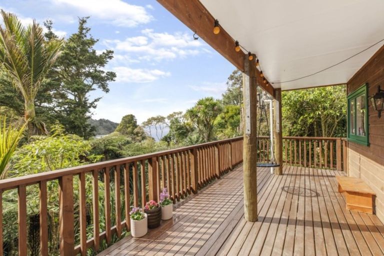 Photo of property in 74 Laingholm Drive, Laingholm, Auckland, 0604