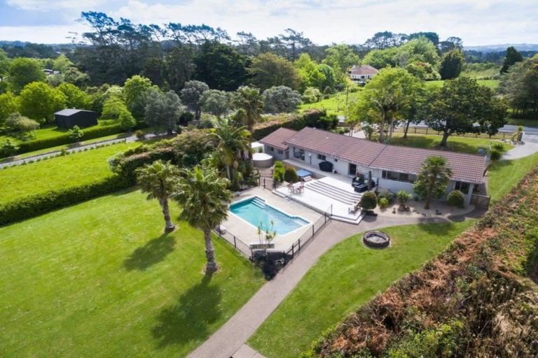 Photo of property in 79 Tawa Road, Kumeu, 0891