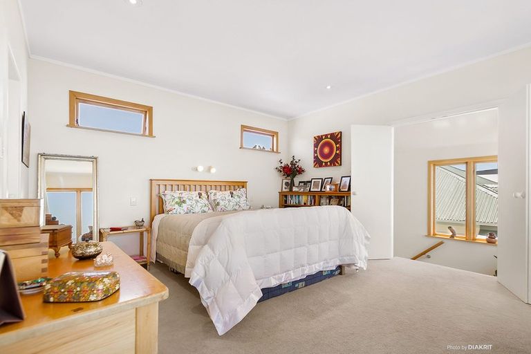 Photo of property in 22 Harbour View Road, Northland, Wellington, 6012