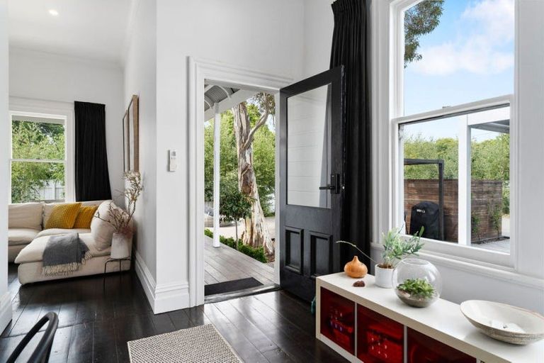 Photo of property in 250 Main Street, Greytown, 5712