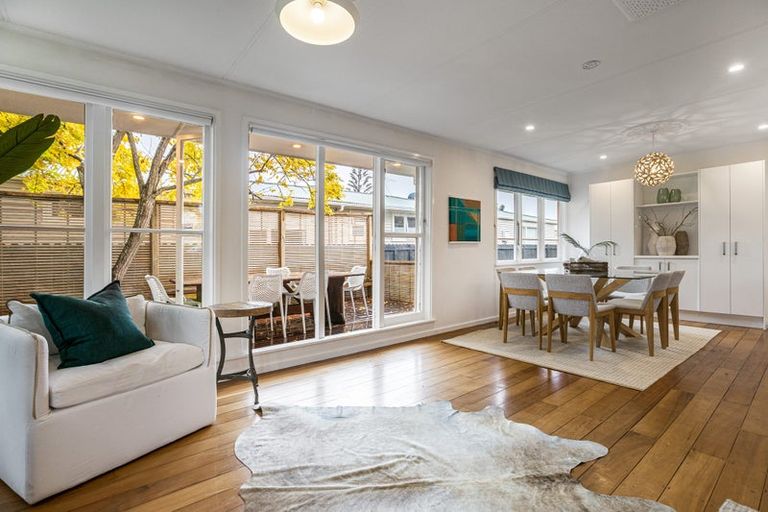 Photo of property in 33 Muir Avenue, Mangere Bridge, Auckland, 2022