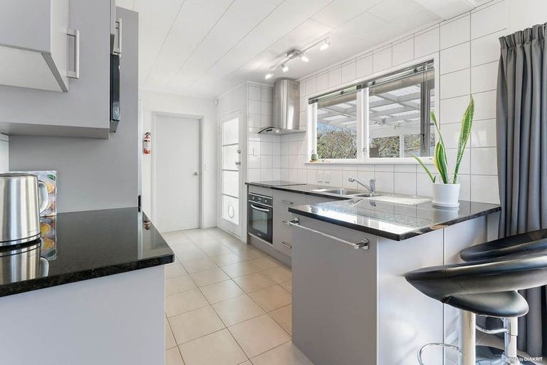 Photo of property in 28 Fairdale Avenue, Red Hill, Papakura, 2110