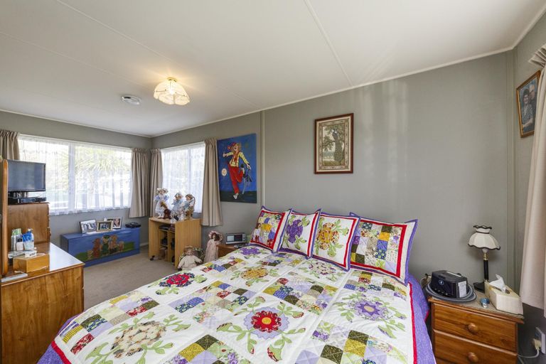 Photo of property in 12 Humphries Place, Awapuni, Palmerston North, 4412