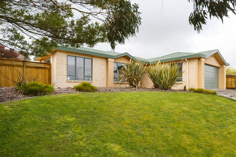 Photo of property in 3 Logan Way, Kelvin Grove, Palmerston North, 4414